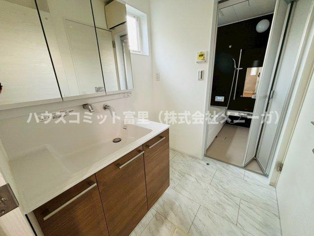 七栄　中古戸建（２０２２年築）の独立洗面台