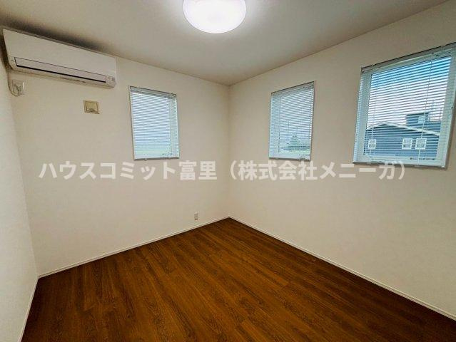 七栄　中古戸建（２０２２年築）の洋室