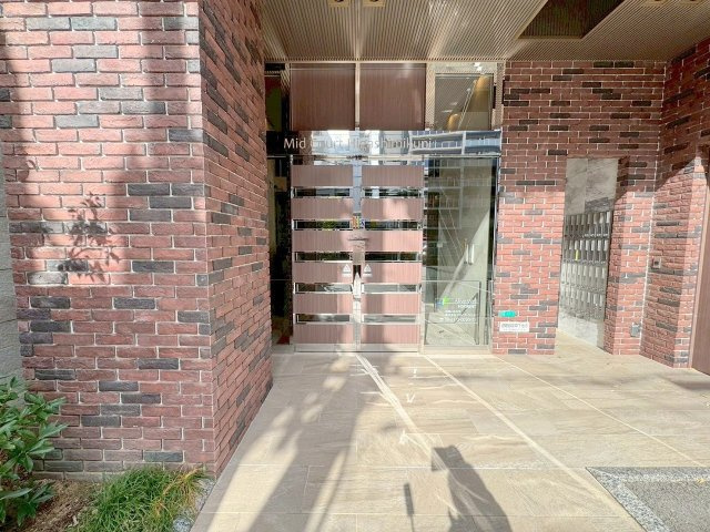 ミッドコート東三国のエントランス