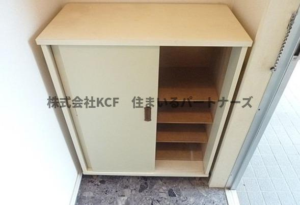 エステート中園の玄関|収納もある玄関です
外はこのようになっています