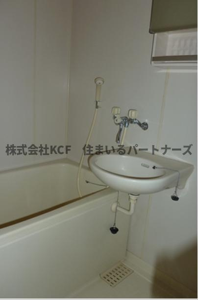 エステート中園の洗面所|ゆったりとスペースのある洗面所
外はこのようになっています