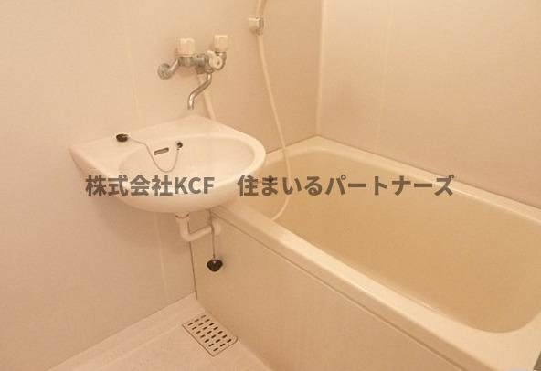 エステート中園の浴室|日々の暮らしに欠かせないお風呂です
外はこのようになっています