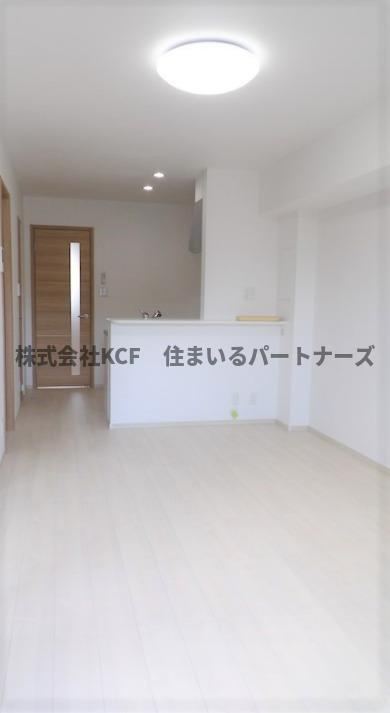 コーエーアビタシオンの居間・リビング|こちらのリビングで趣味の時間をお楽しみください