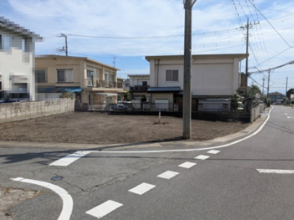 売土地　高崎市金古町の前面道路含む現地写真
