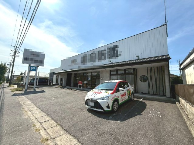 花園町６丁目貸店舗の駐車場