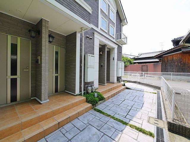 カルムメゾン（大和郡山市）のエントランス|清潔なエントランスです