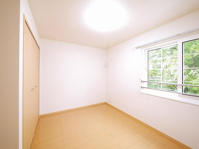 カルムメゾン（大和郡山市）の内装|明るい洋室です