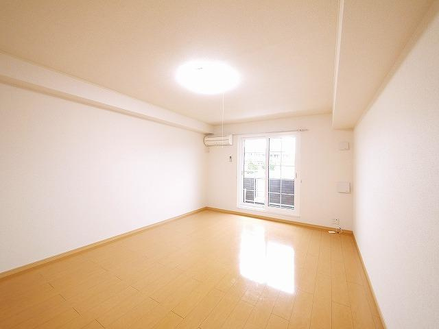 カルムメゾン（大和郡山市）の居間・リビング|使いやすい居間です