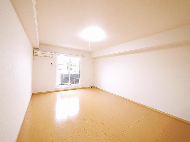 カルムメゾン（大和郡山市）の居間・リビング|ゆったりとしたリビングです