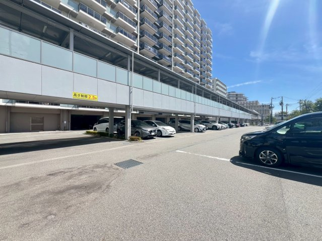 クレヴィア神戸ポートアイランドの駐車場