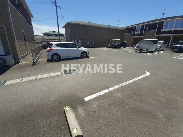 エミネント松山Aの駐車場