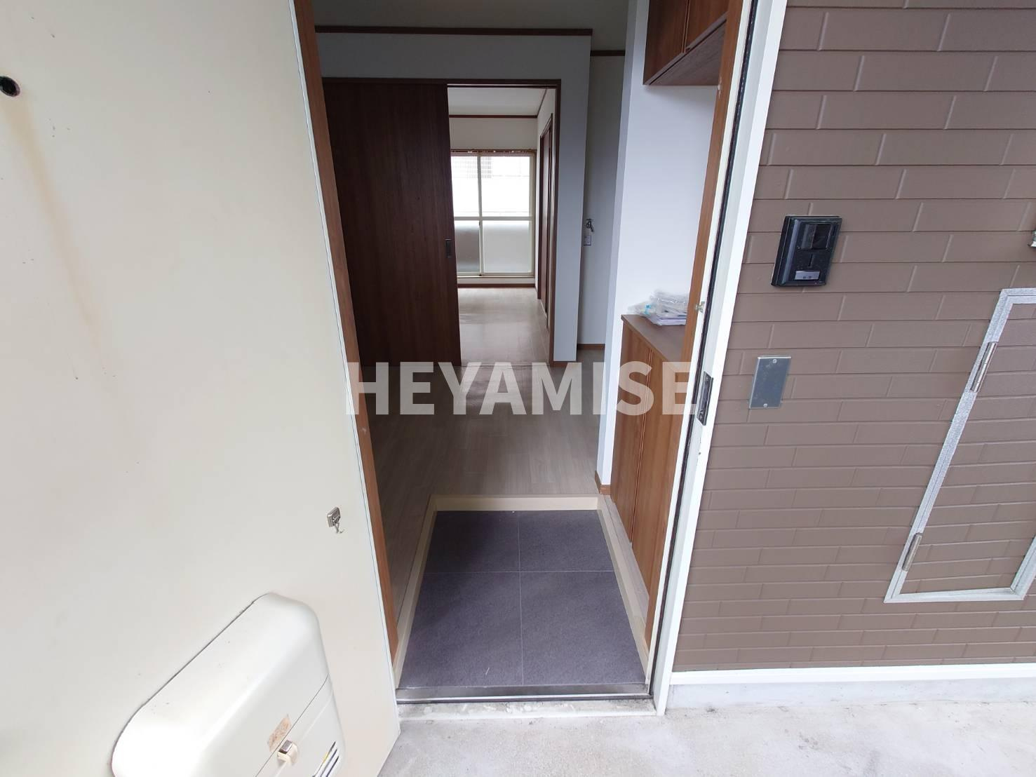 エステートサトウ11の玄関|※室内写真は類似物件のもの