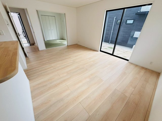 クレイドルガーデン／南区八分寺町第14／１号棟の居間・リビング