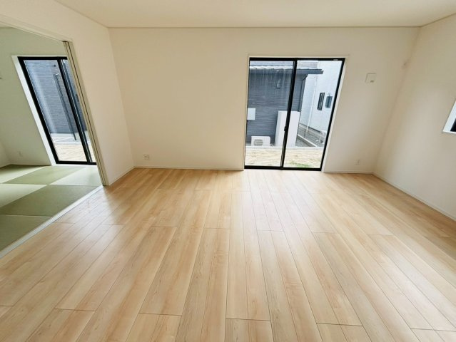 クレイドルガーデン／南区八分寺町第14／１号棟の居間・リビング