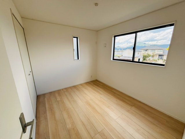 クレイドルガーデン／南区八分寺町第14／１号棟の洋室