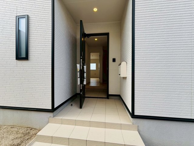 クレイドルガーデン／南区八分寺町第14／１号棟の玄関