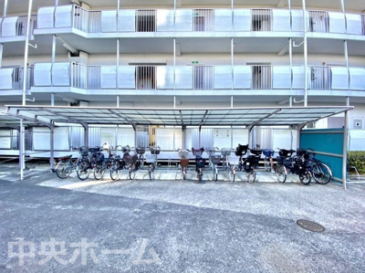 【駐輪場】 | ネオコーポ亀有 | 【自転車置き場】最新の空き状況や費用などの詳細は担当スタッフまでお問い合わせください。