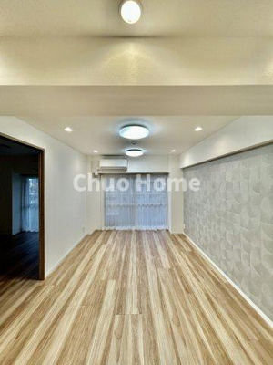 【居間・リビング】 | ネオコーポ亀有 | 【リビングダイニング】一日の中で多くの時間を過すことになるリビングダイニングだからこそ、いつも穏やかな空間であることが必然。爽やかな通風と採光を存分に感じる事が出来る空間です。