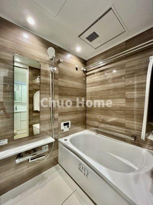 【浴室】 | ネオコーポ亀有 | 【バスルーム】暖房換気乾燥機付きシステムバスルーム。暖房・冷風・換気・乾燥など、毎日を快適に過ごせるうれしい機能が揃っています。雨の日の洗濯物も安心です。