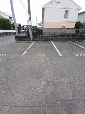 ペルレパークＢの駐車場