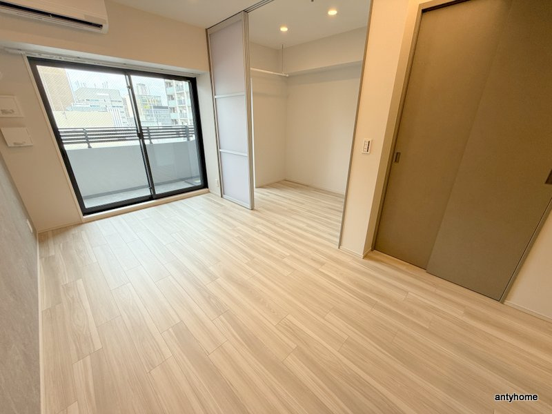 コンフォリア・リヴ北浜淡路町　仲介手数料無料の居間・リビング