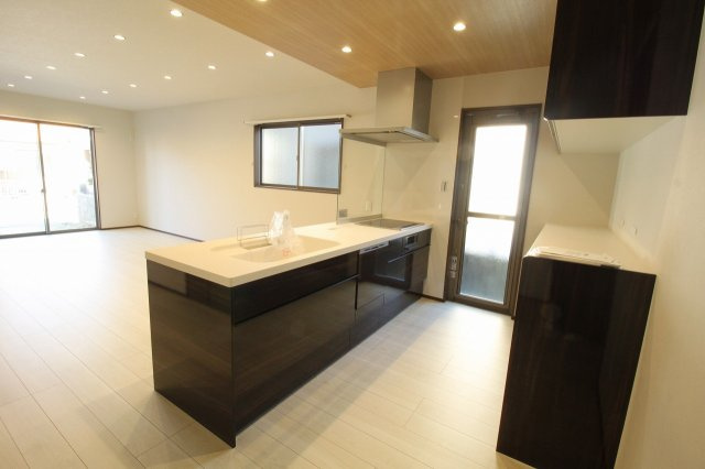 一宮中町　新築戸建⑦　（全2区画）のキッチン|ペニンシュラ型キッチン