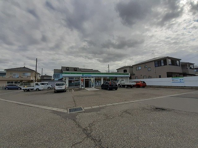 グレイスの周辺|ファミリーマート新潟善久店まで500m