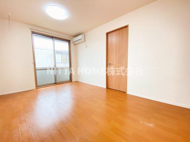 ガーデンコート宮島の居間・リビング|１２帖の広々リビング(*^-^*)