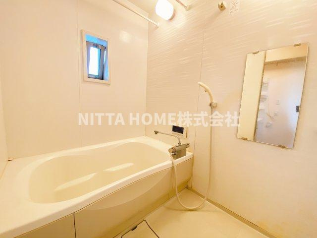 ガーデンコート宮島の浴室|浴室乾燥機付き☆換気の小窓も付いています○