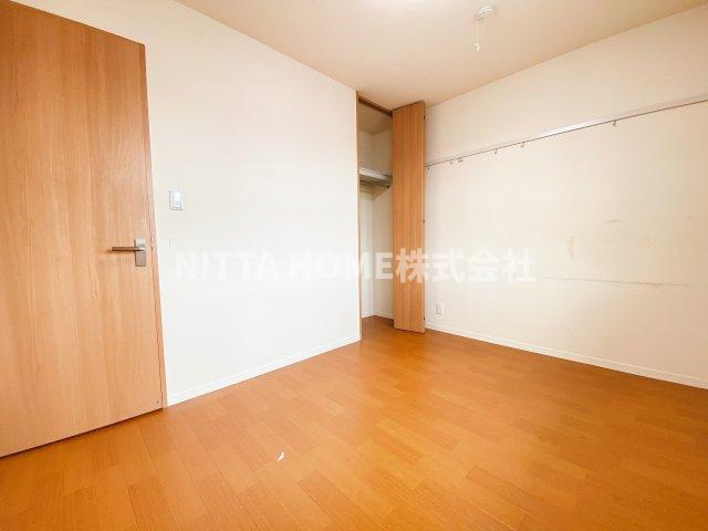 ガーデンコート宮島の内装|きれいな木目調のフローリング◇