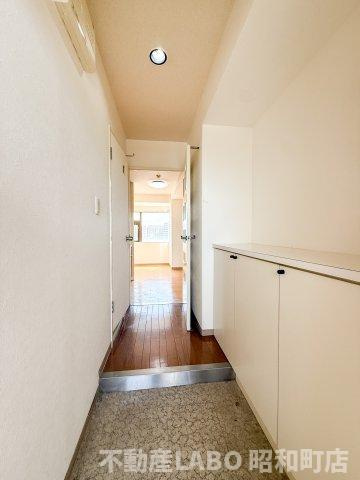 メロディハイム東帝塚山の玄関