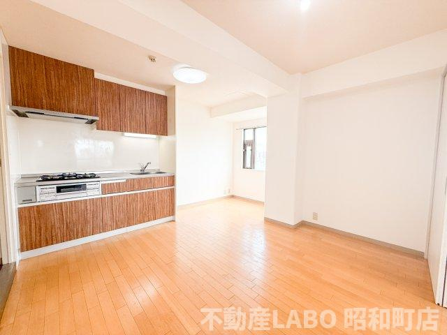 メロディハイム東帝塚山の居間・リビング