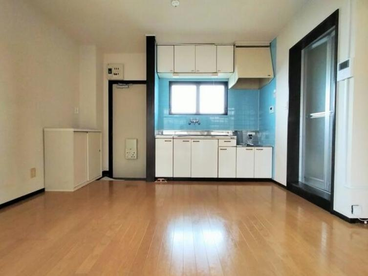 吉岡マンションの居間・リビング