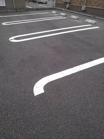 レ・クローチェの駐車場