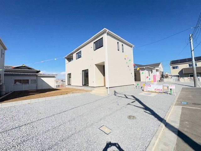 上里町嘉美第４（全８棟）3号棟の前面道路含む現地写真