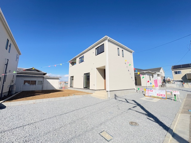 上里町嘉美第４（全８棟）3号棟の外観|ナチュラルで飽きの来ないデザインは流行に左右されない家の形です。外構も綺麗に仕上がっています(^▽^)/

