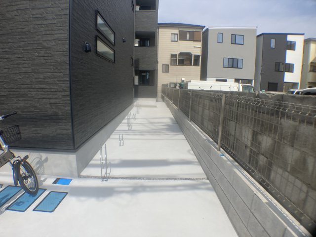 ユニバーサルシティ鈴谷のエントランス