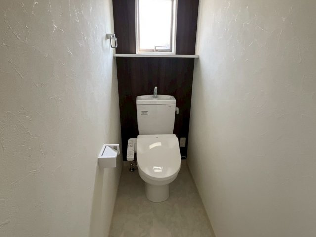 ラ・カシェット新宿のトイレ|窓付きです