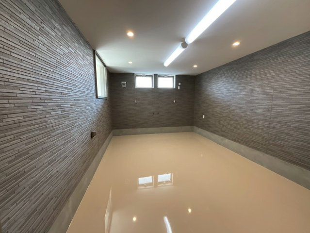 ラ・カシェット新宿の駐車場|作業スペースたっぷりです