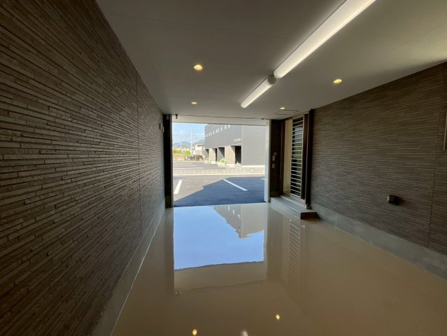 ラ・カシェット新宿の駐車場|シャッター付ガレージです