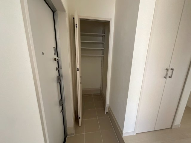 ラ・カシェット新宿の収納|玄関収納たっぷりです