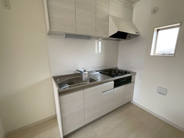 ラ・カシェット新宿のキッチン|三ツ口コンロです