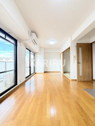 サンファースト京橋の居間・リビング