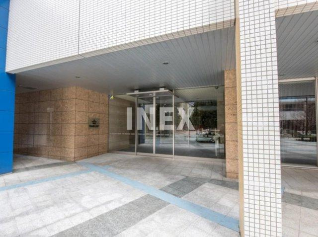 横浜市神奈川区栄町の賃貸マンションのエントランス