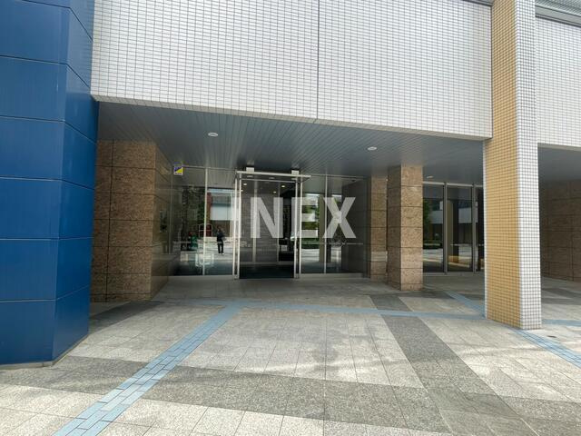 横浜市神奈川区栄町の賃貸マンションのエントランス