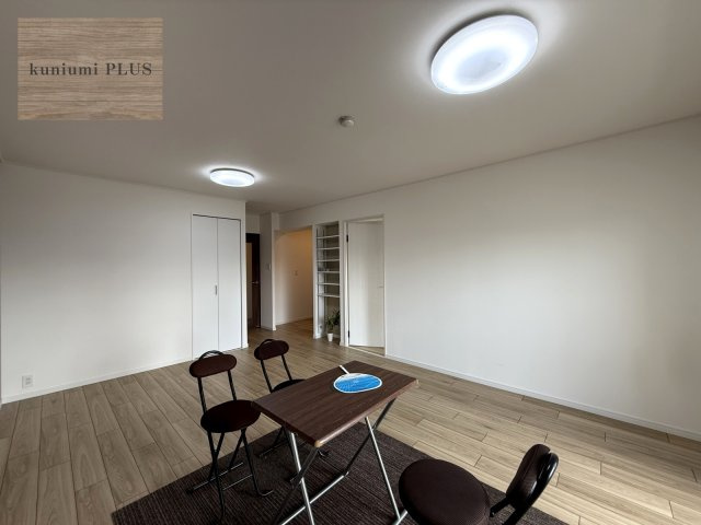 シャンボール天満の居間・リビング