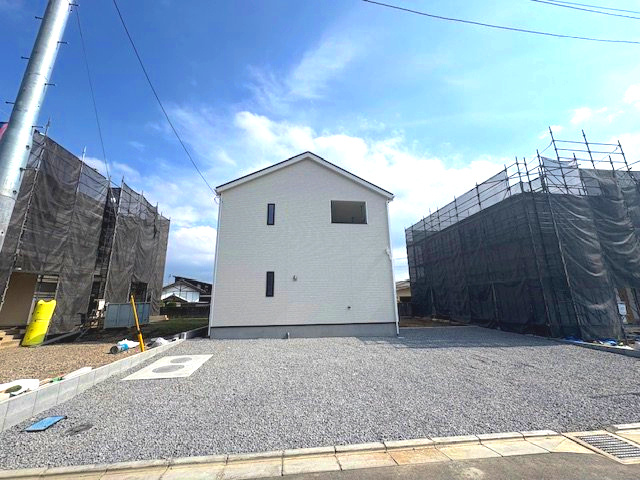 上里町嘉美第４（全８棟）7号棟の外観|ナチュラルで飽きの来ないデザインは流行に左右されない家の形です。外構も綺麗に仕上がっています(^▽^)/
