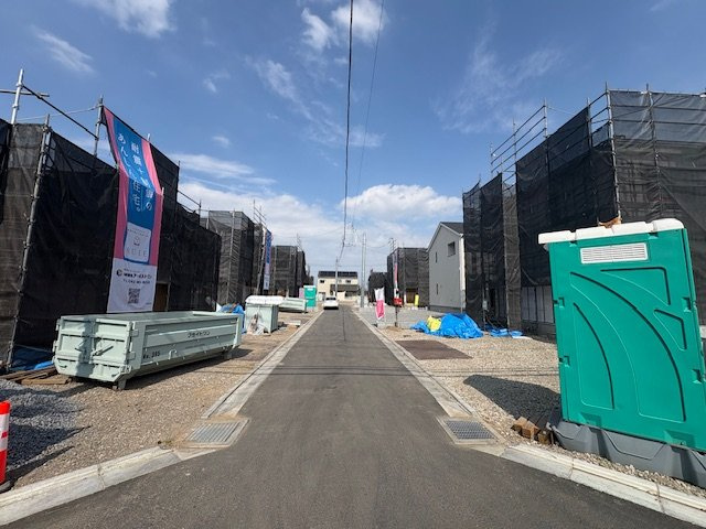 上里町嘉美第４（全８棟）7号棟の前面道路含む現地写真