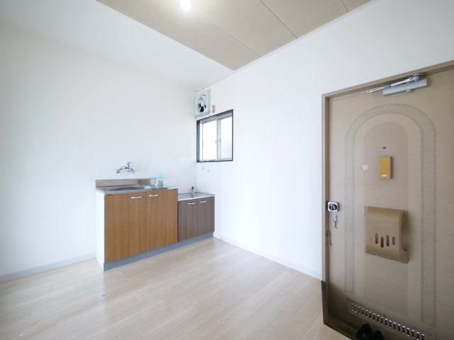 コーポすみれの玄関|※写真は別の部屋のものです。