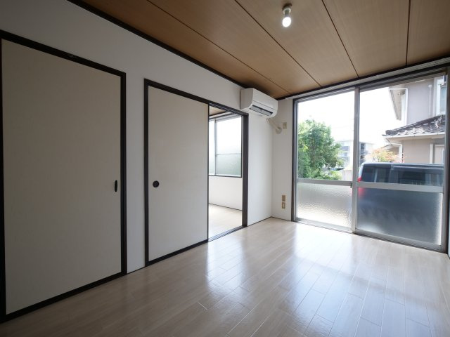 コーポすみれの洋室|※写真は別の部屋のものです。